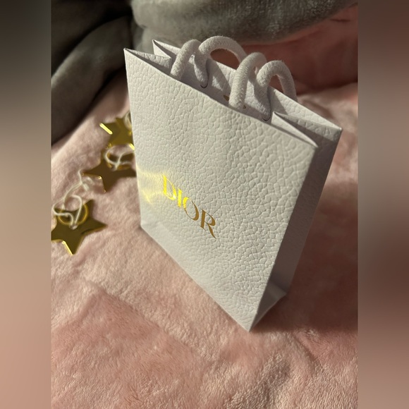 DIOR Small white paper shopping bag with four  star ornaments. - Picture 5 of 5
